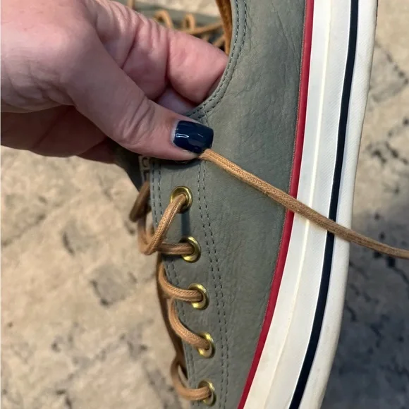 Converse Green Sneakers with Canvas Upper and Classic Design Size 9 Women’s - Picture 4 of 6